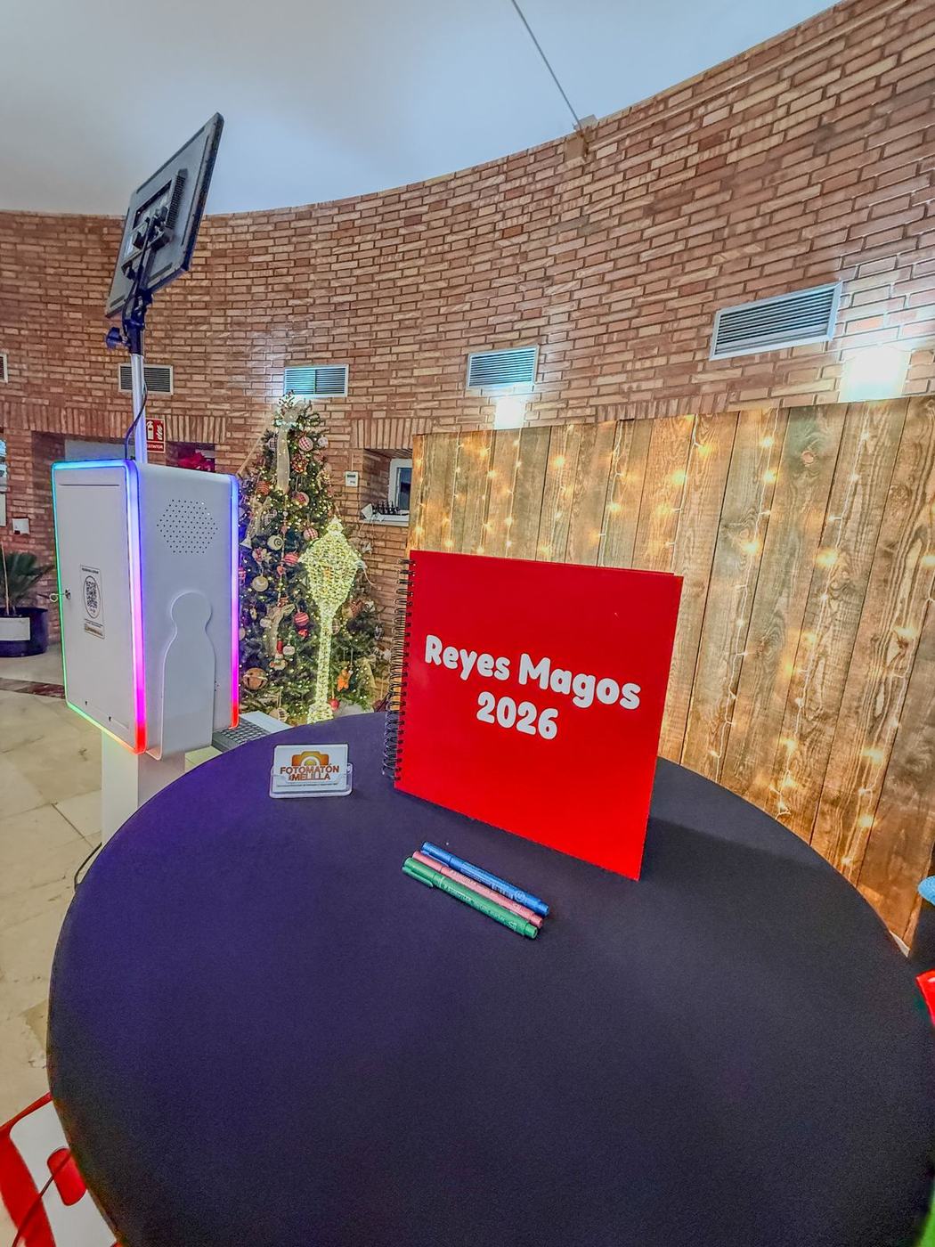 Mesa de videomatón decorada para Reyes Magos